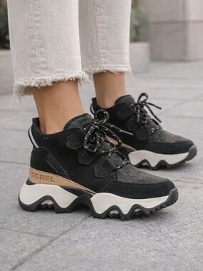 Sorel womens Kinetics Impact Caribou Plus Waterproof Snow/Hiking Boot Size 5